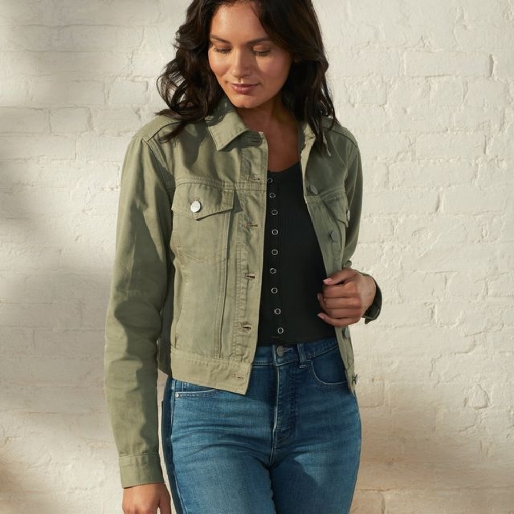 🔥Donating 11/30🔥💚Up West Cropped Olive green trucker jacket💚